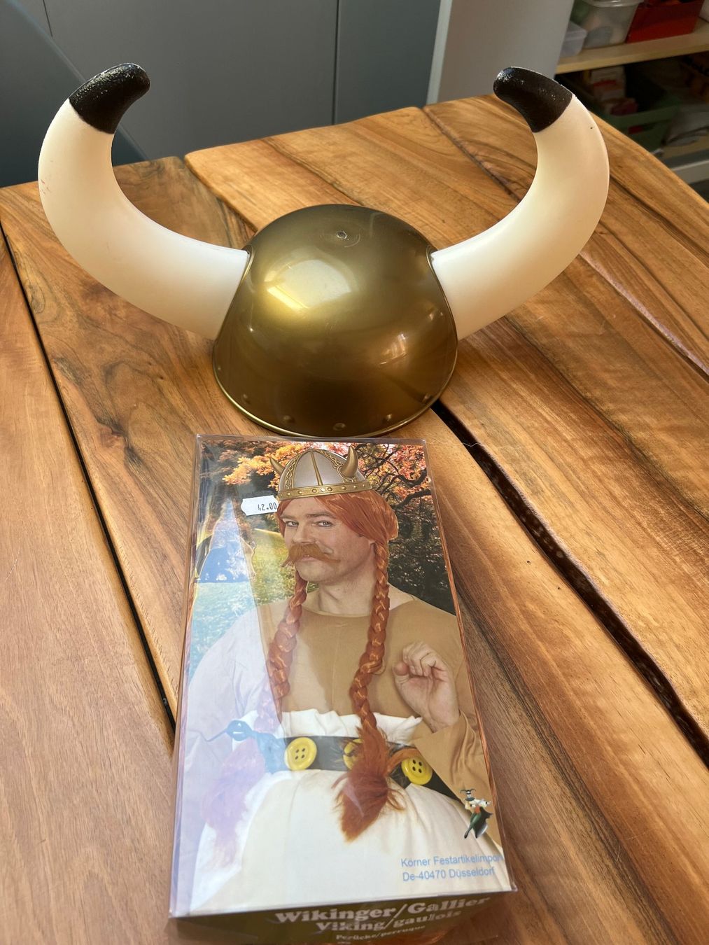 Kostüme: Perruque et casque Obélix – Gebraucht aus Athenaz (Avusy) von Drine1971