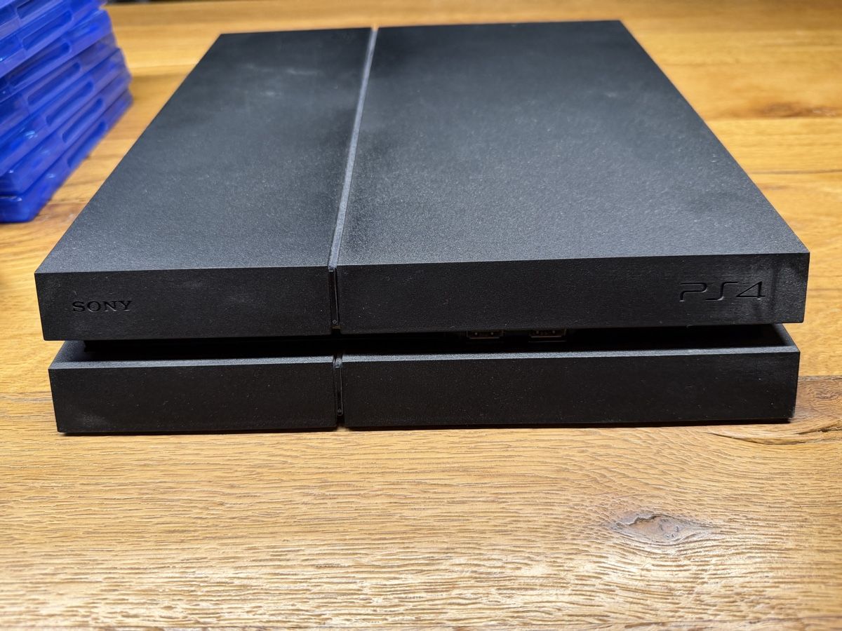 Sony Consoles: PS4 – D'occasion à Olten par atzeminator 2