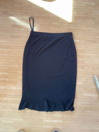 schwarzer Damen Jupe, knitterfrei. Glockensaum,gefüttert