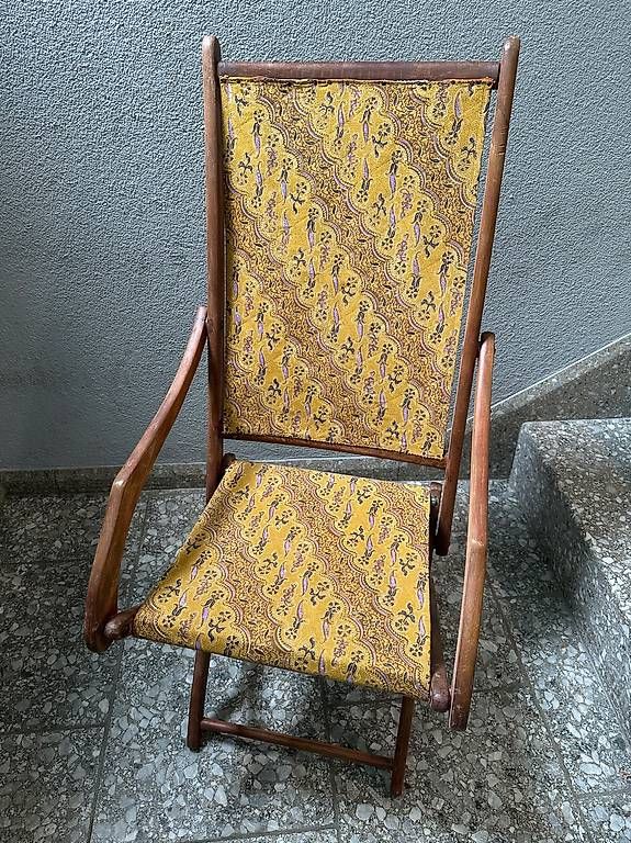 Chaises: 2 antike Holz-Klappstühle mit Stoffbezug – D'occasion à Zürich par voll-l
