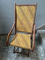 2 antike Holz-Klappstühle mit Stoffbezug