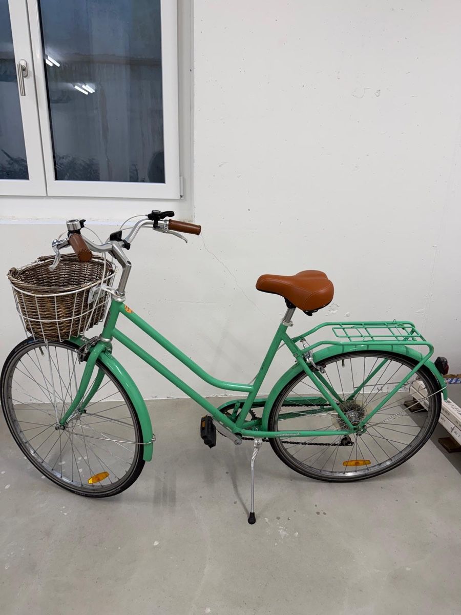 Biciclette: Mintgrünes Stadtrad mit Korb – Usato da Wettingen venduto da rschibli01