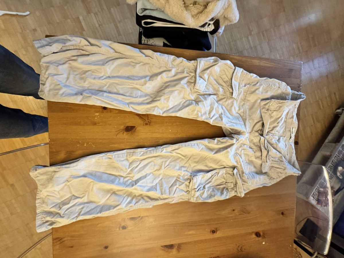 Bershka Pantaloni: Gargohose bershka 40 – Usato da Küssnacht am Rigi venduto da ciucchino