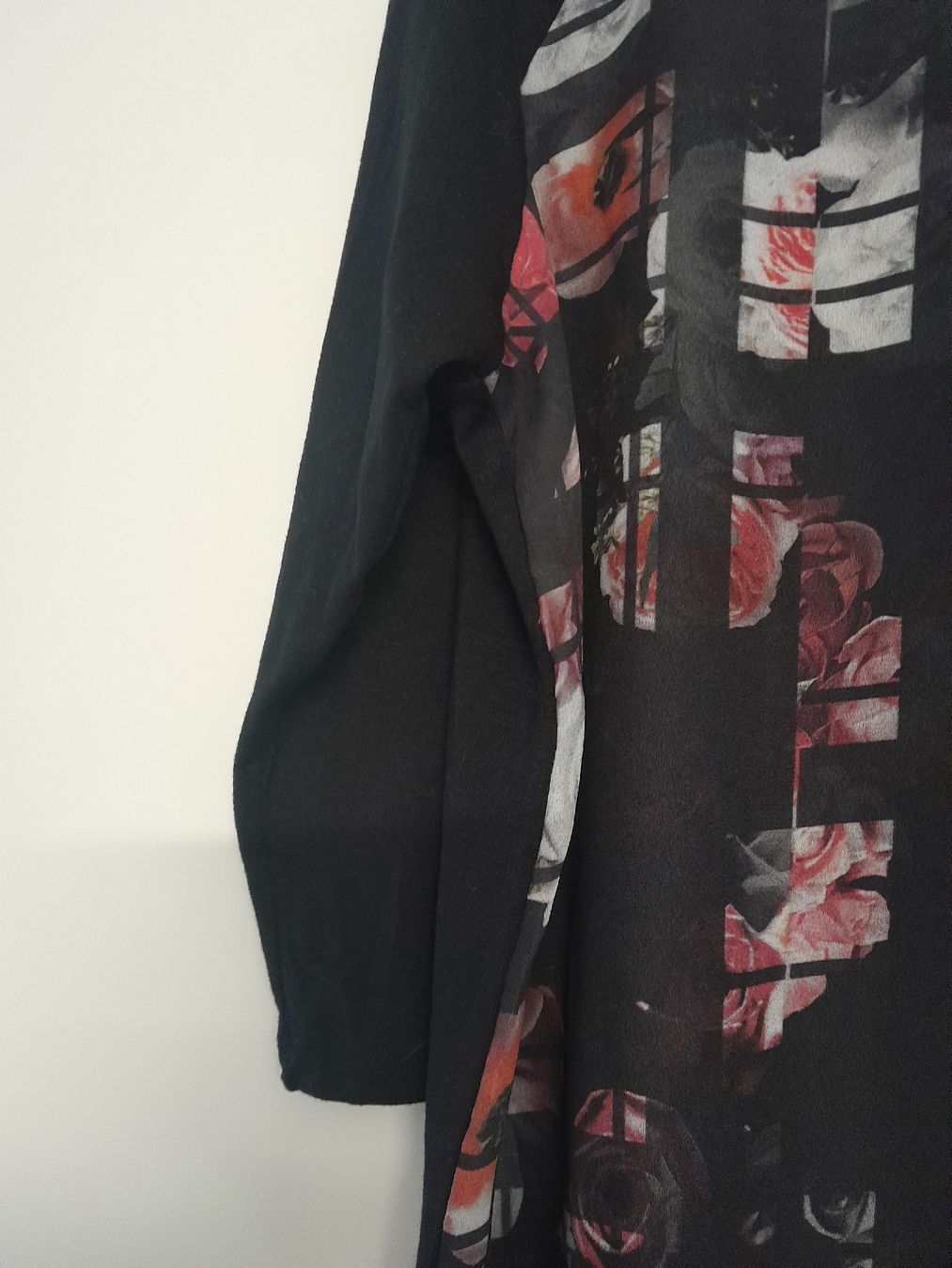 Top: Dünnes Top schwarz mit coolem Muster Gr. M – Usato da Münchwilen AG venduto da Lillyfee08 2