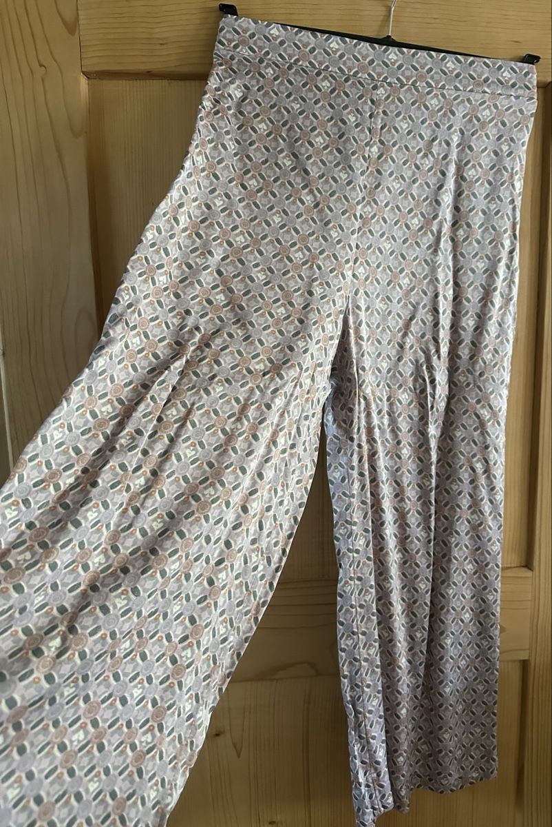 Odd Molly Pantaloni: Leichte Hose von ODD MOLLY, Gr. 1 – Usato da Bolken venduto da Spinnwebereien 1