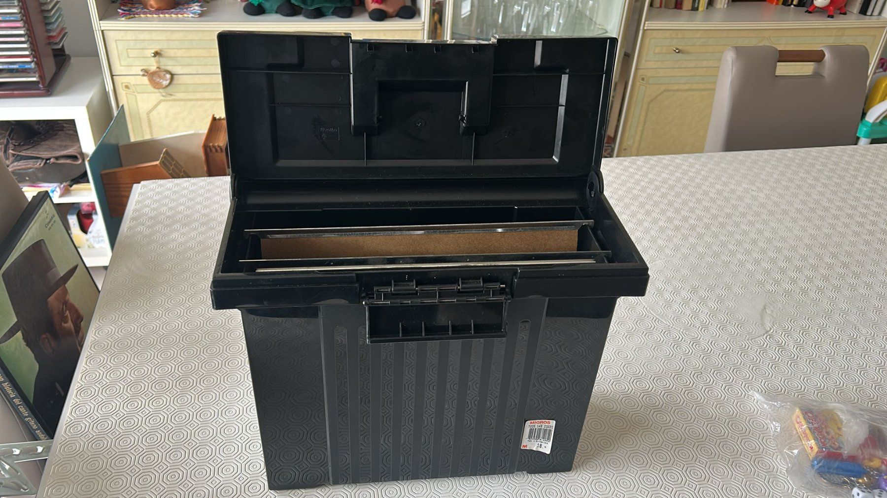 Valigie & Borse: Valigetta in plastica nera porta mappette sospese – Usato da Melano venduto da H-Sara 1