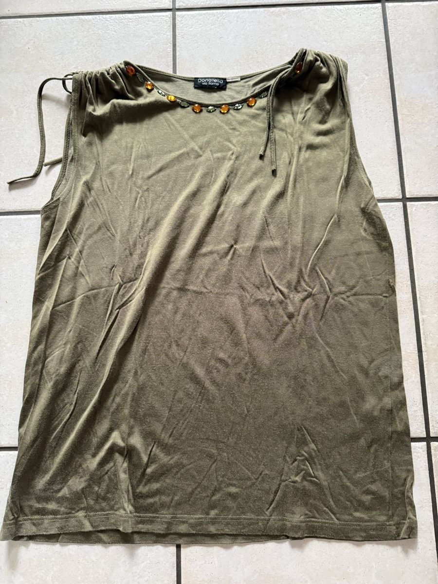 T-shirt: T-Shirt/ Tanktop – Usato da Arlesheim venduto da 12sxlssdf