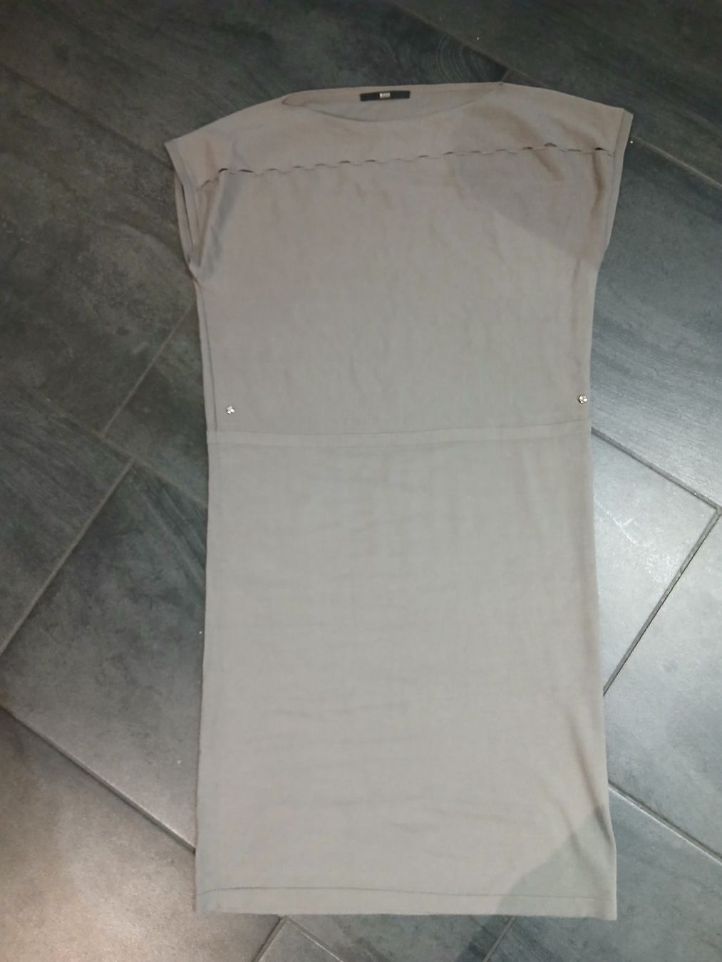 Hugo Boss Vestiti: Robe Hugo Boss gris beige S – Usato da Savièse venduto da isa_qs8q