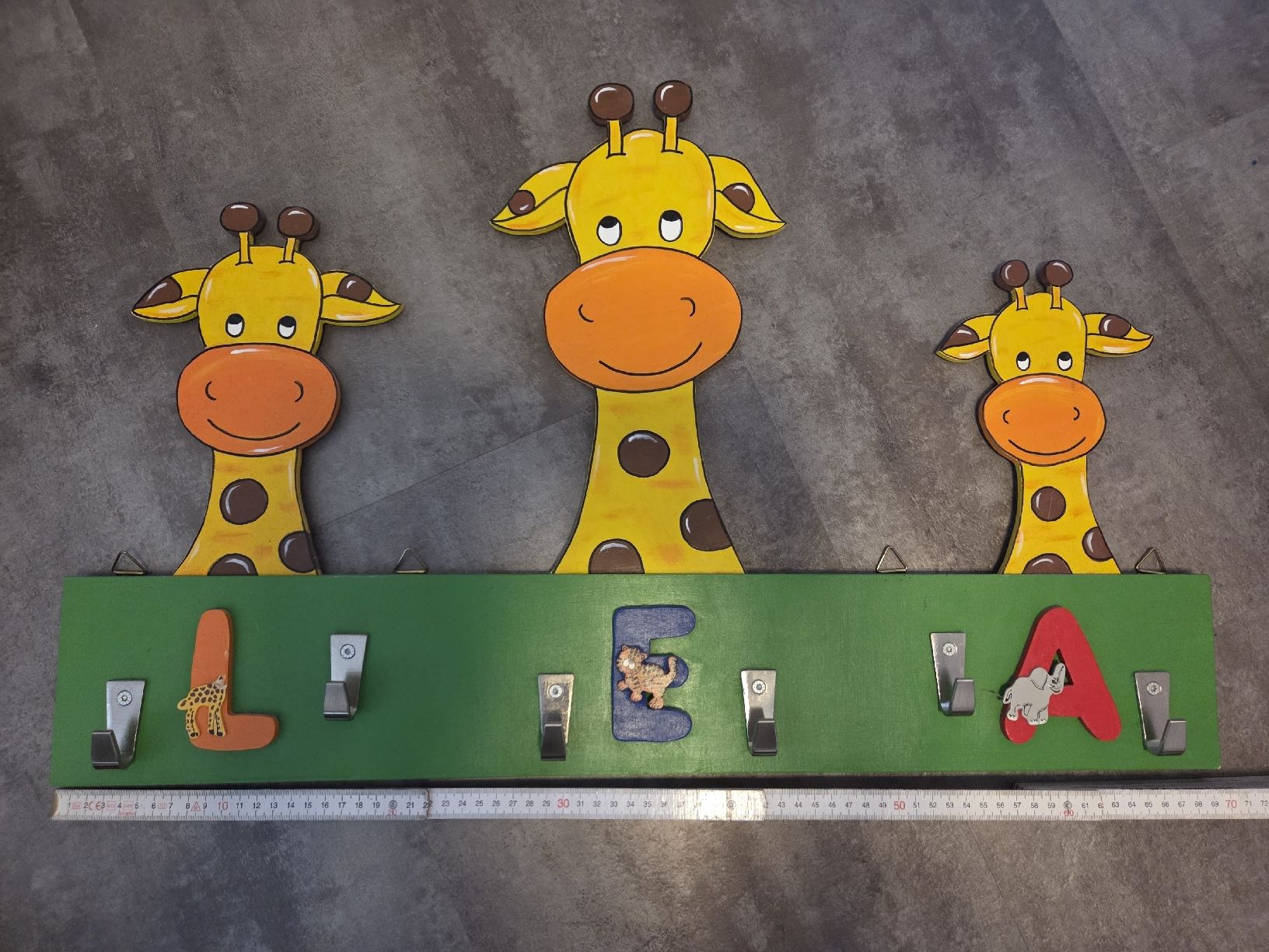 Guardaroba: Kindergarderobe Giraffen aus Holz – Usato da Sarmenstorf venduto da Hurrli 1