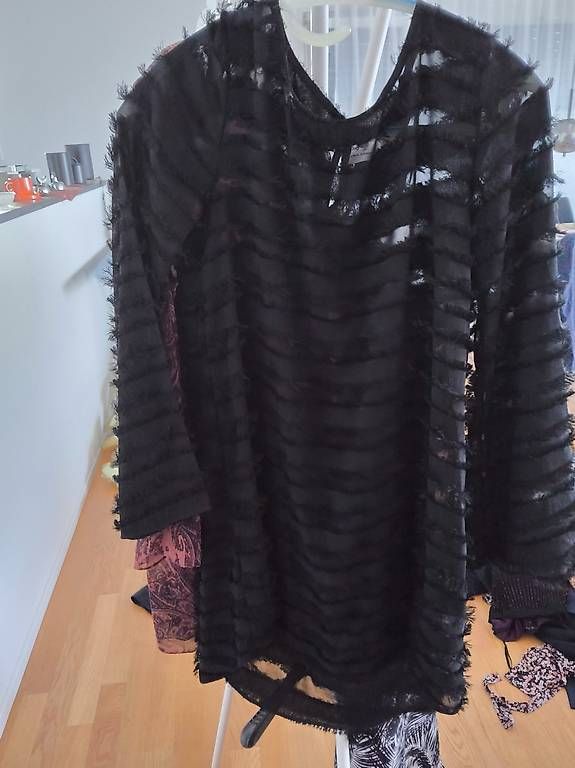 Lots de vêtements: Kleider grösse s – D'occasion à Luzern par cla_2wbh 1