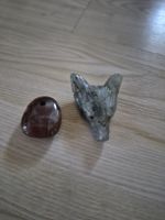 Tête de loup sculptée en pierre naturelle et pendentif 