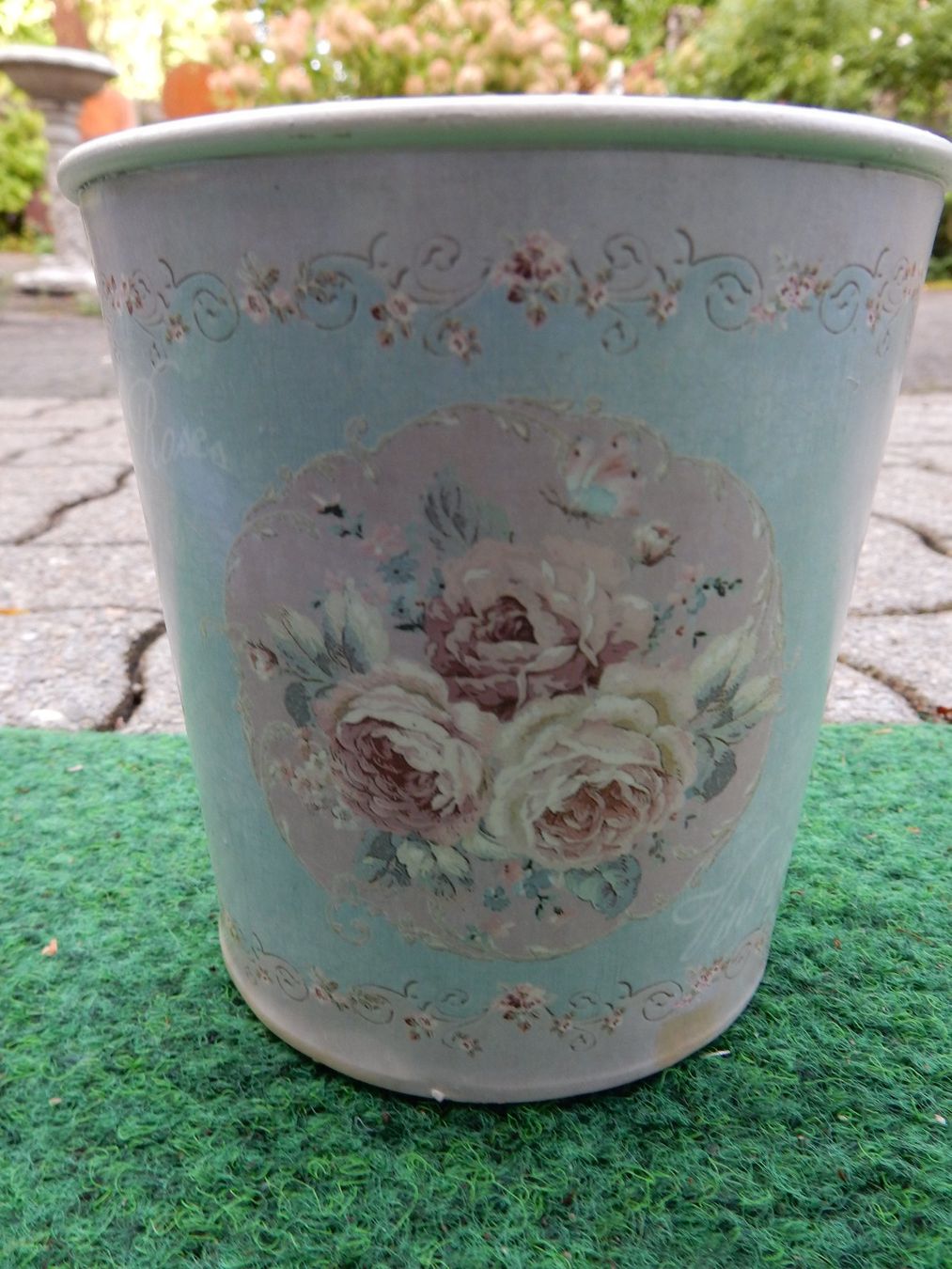 Vasi per fiori: Cachepot, Blumentopf mit Rosen: Nostalgie, shabby chic NEU – Nuovo (secondo la descrizione) da Jona venduto da simongarden 1