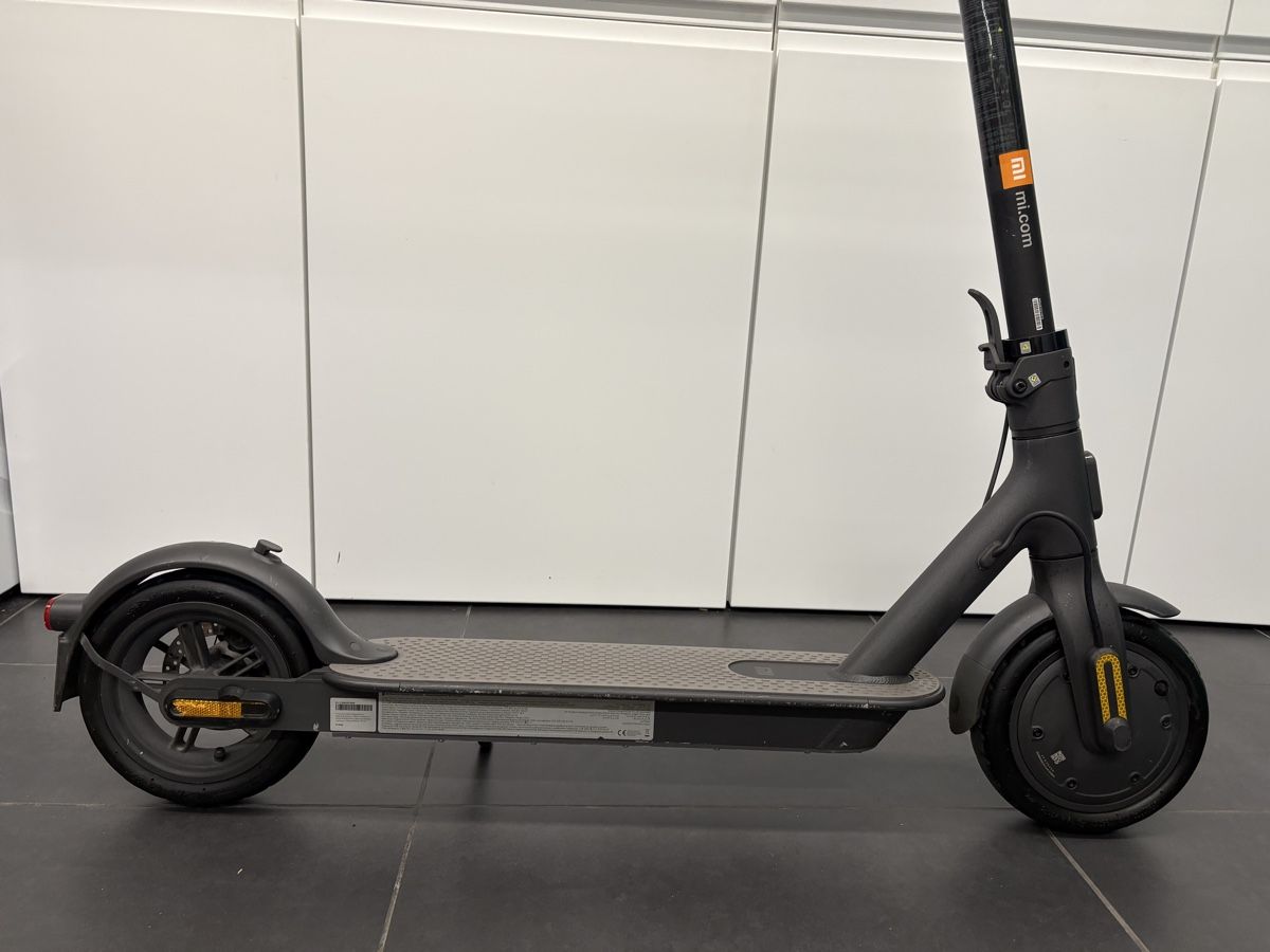 Xiaomi Kickboard: Xiaomi Mi Electric Scooter Essential – Usato da Solothurn venduto da Jfk 8