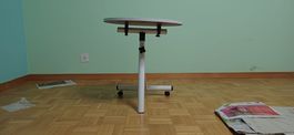 Table basse ronde à roulettes, réglable en hauteur