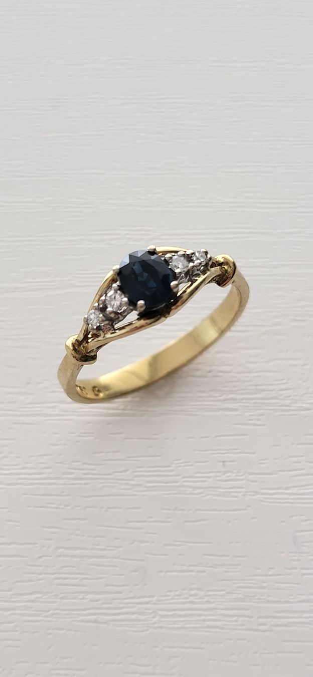 Bagues: Toller Saphirring mit 4 Diamanten  – Neuf (Voir description) à Unterägeri par Altgoldschmuck 2