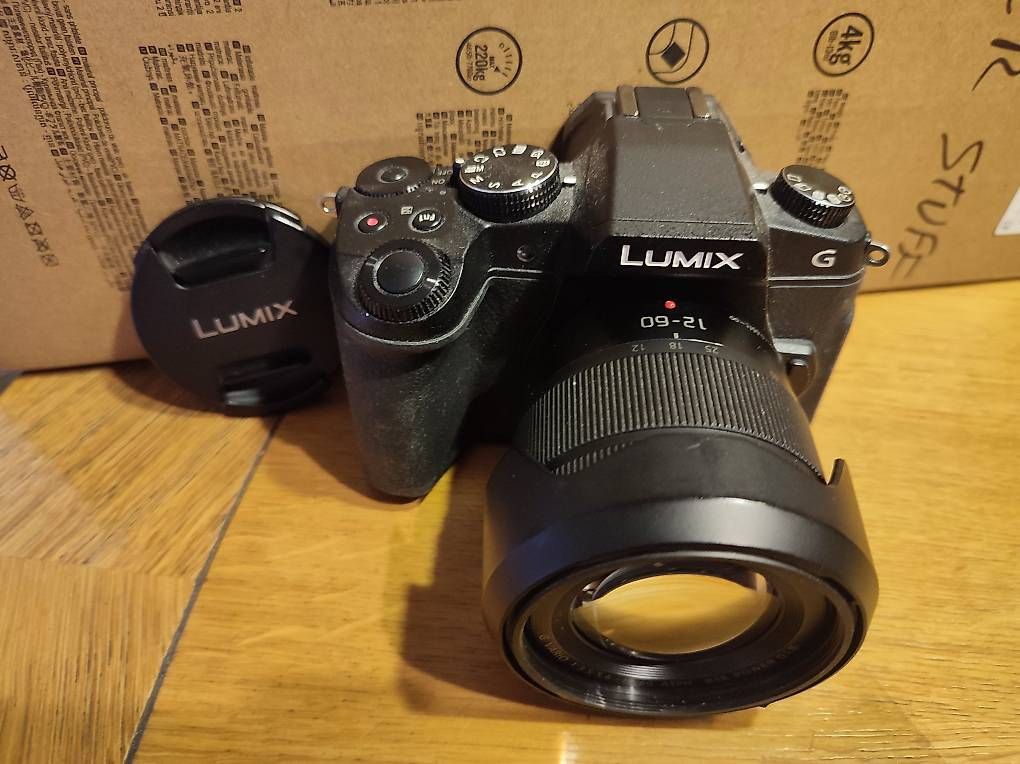 Panasonic Kamera: Lumix G81 + objectif Lumix 12-60mm – Neu (gemäss Beschreibung) aus Confignon von nar_9q26