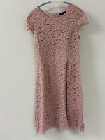 Rosefarbenes Spitzenkleid, Gr 40