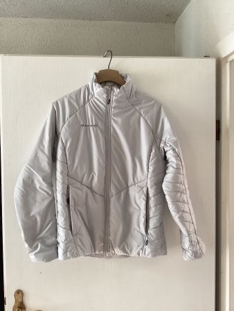 Wunderschöne leichte hellgraue Mammut Jacke