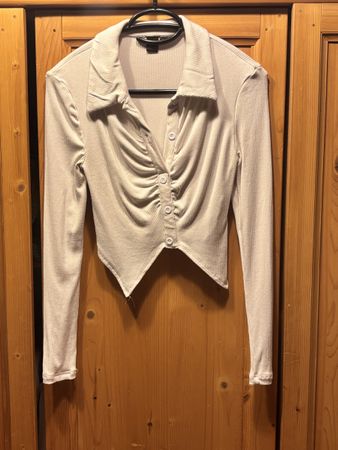 Chemisier beige côtelé, manches longues, crop top. Taille XS