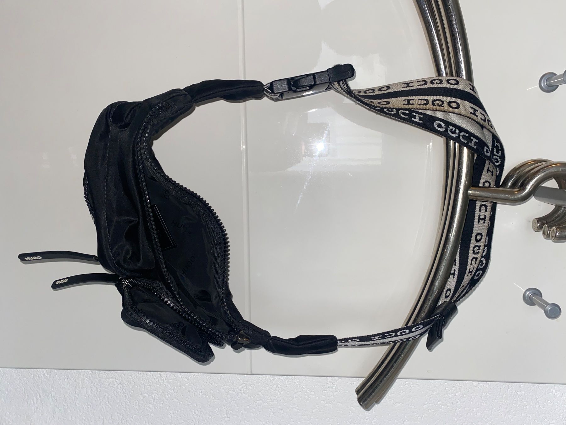 Hugo Boss Borse: Hugo Boss Umhängetasche – Usato da Schlieren venduto da Sunshines 1