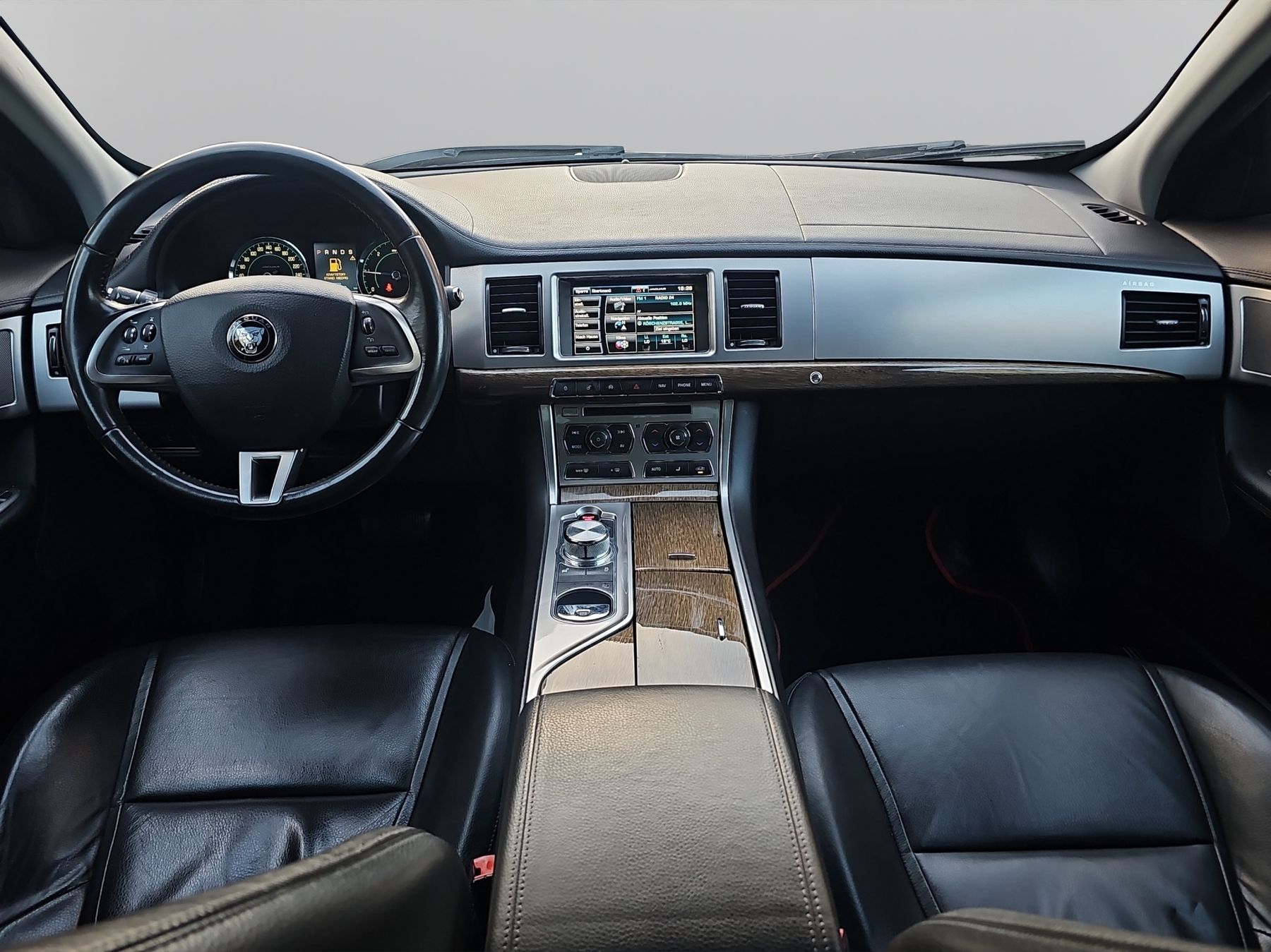 Jaguar Automobili: Jaguar XF 2.2diesel ab mfk – Usato da Basel venduto da Nikeshan 8