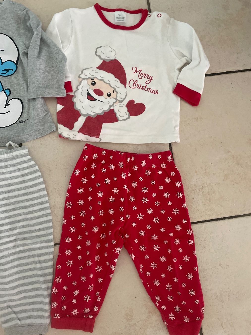 Pigiama & Simili: 2 Pyjamas Schlumpf/Christmas Gr.74/80 – Usato da Obergerlafingen venduto da cabo4 1