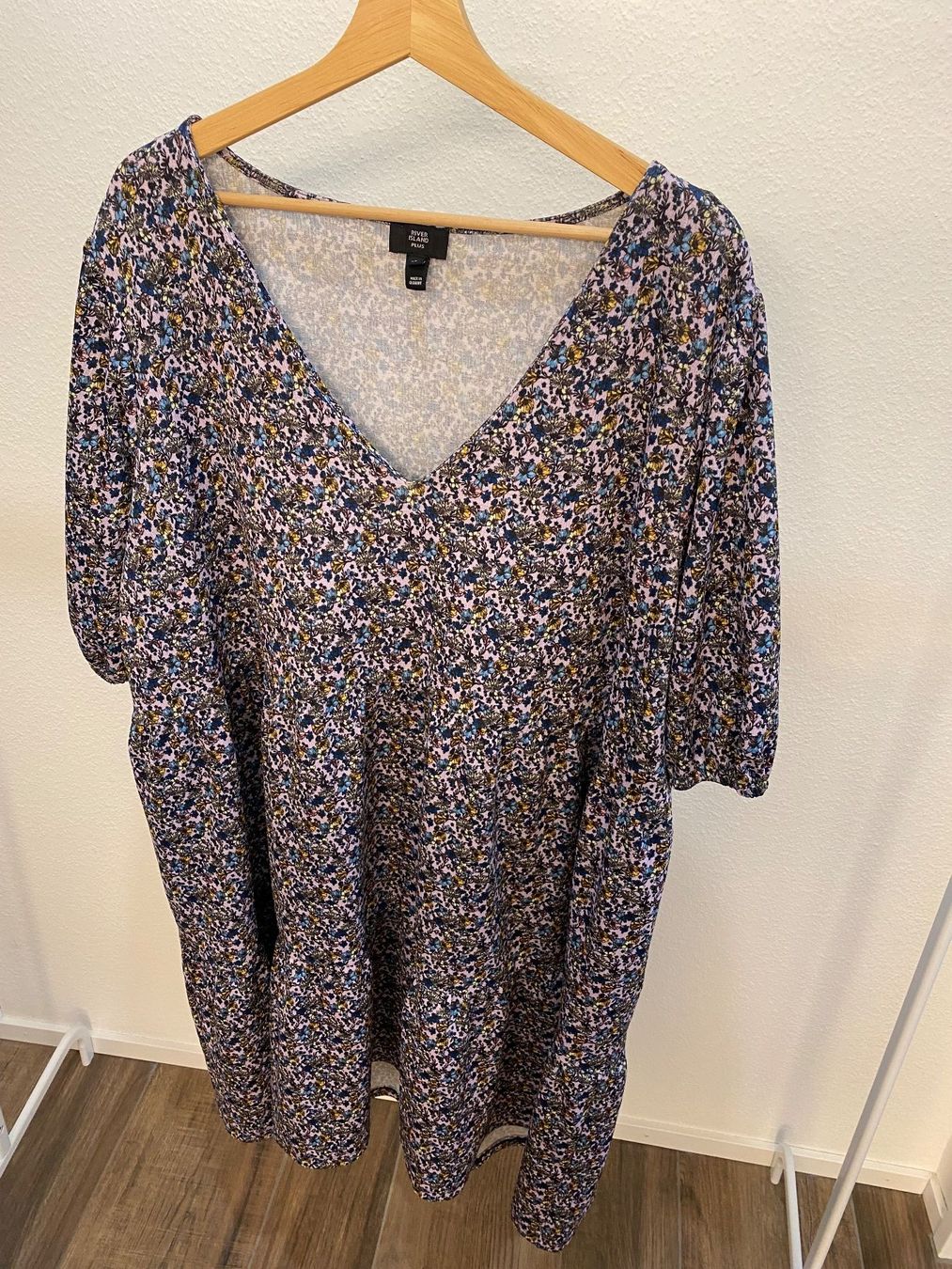 Vestiti: River Island Plus Blumenkleid Gr. 52 – Usato da Pratteln venduto da a23_j2gs 1