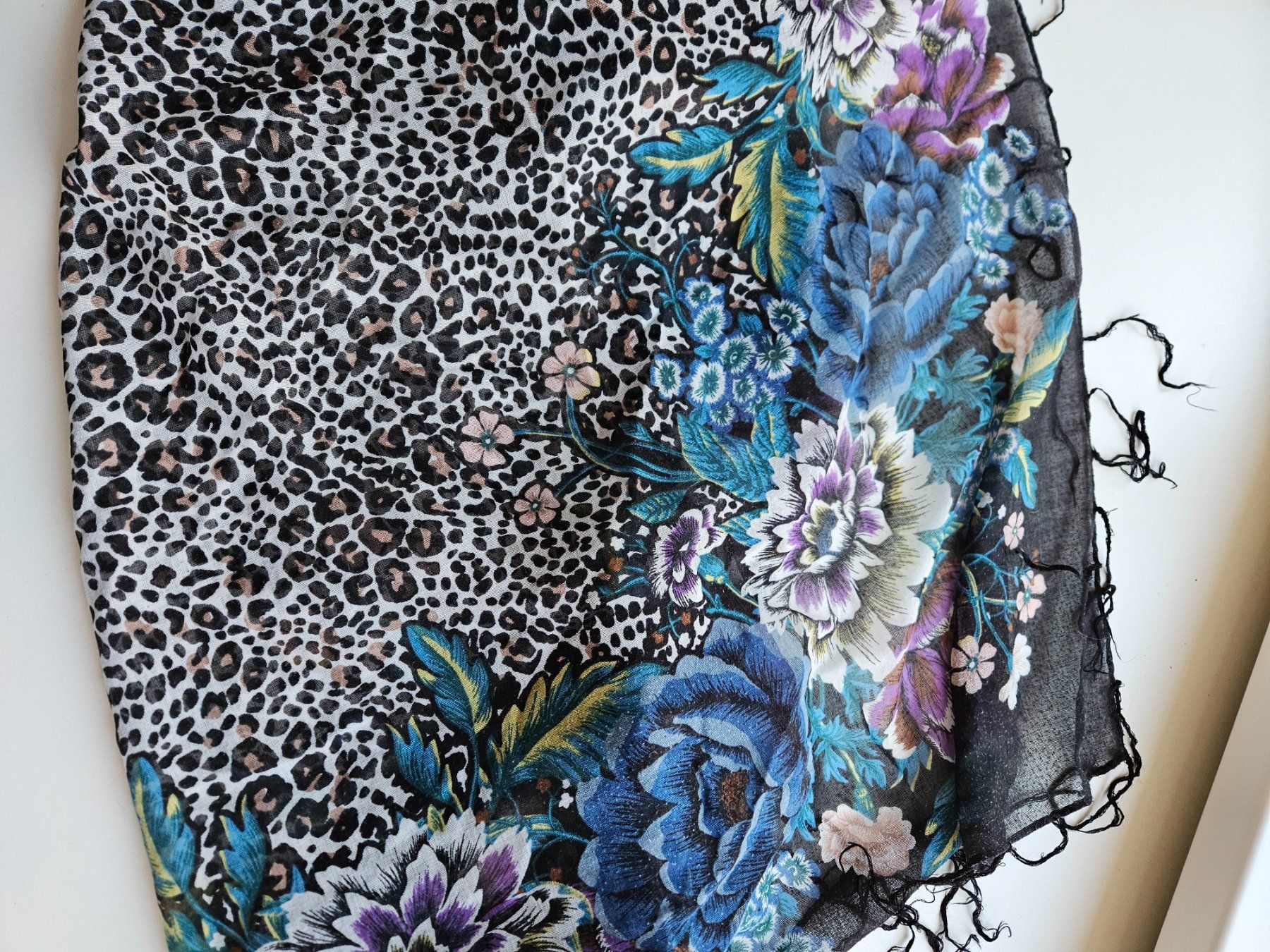 Foulard & Sciarpe: Schal mit farbigen Blumen – Usato da Schaffhausen venduto da sabrina915 2