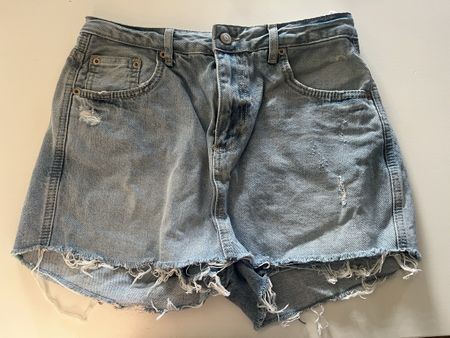 Stradivarius Jeans Shorts, hellblau, Gr. 38 - neuwertig!