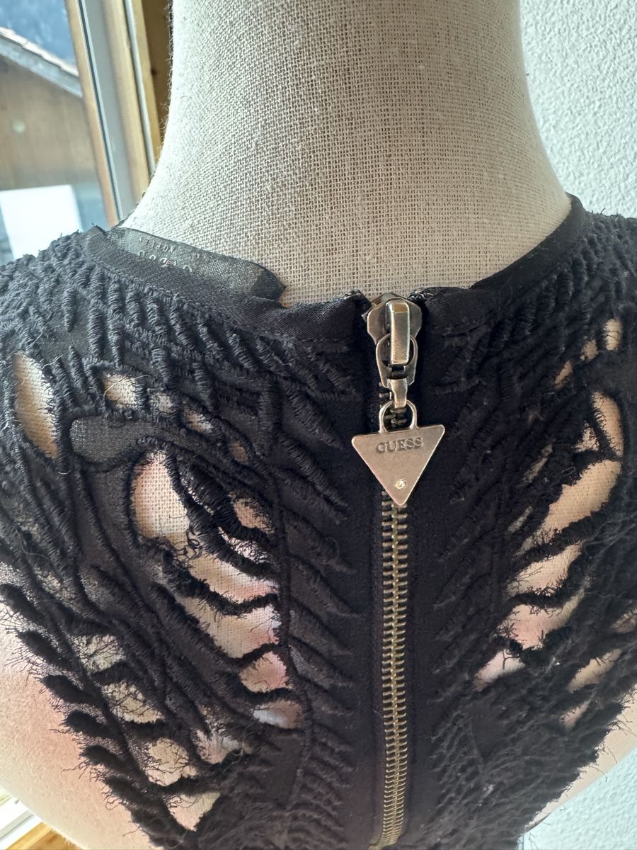 Guess Kleider: Schickes, schwarzes Guess Kleid mit Spitze, Grösse S – Gebraucht aus Schiers von lenisenka 4