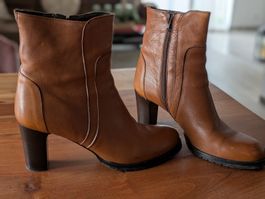 "Calpierre" Leder-Stiefeletten, Gr. 39, NEU