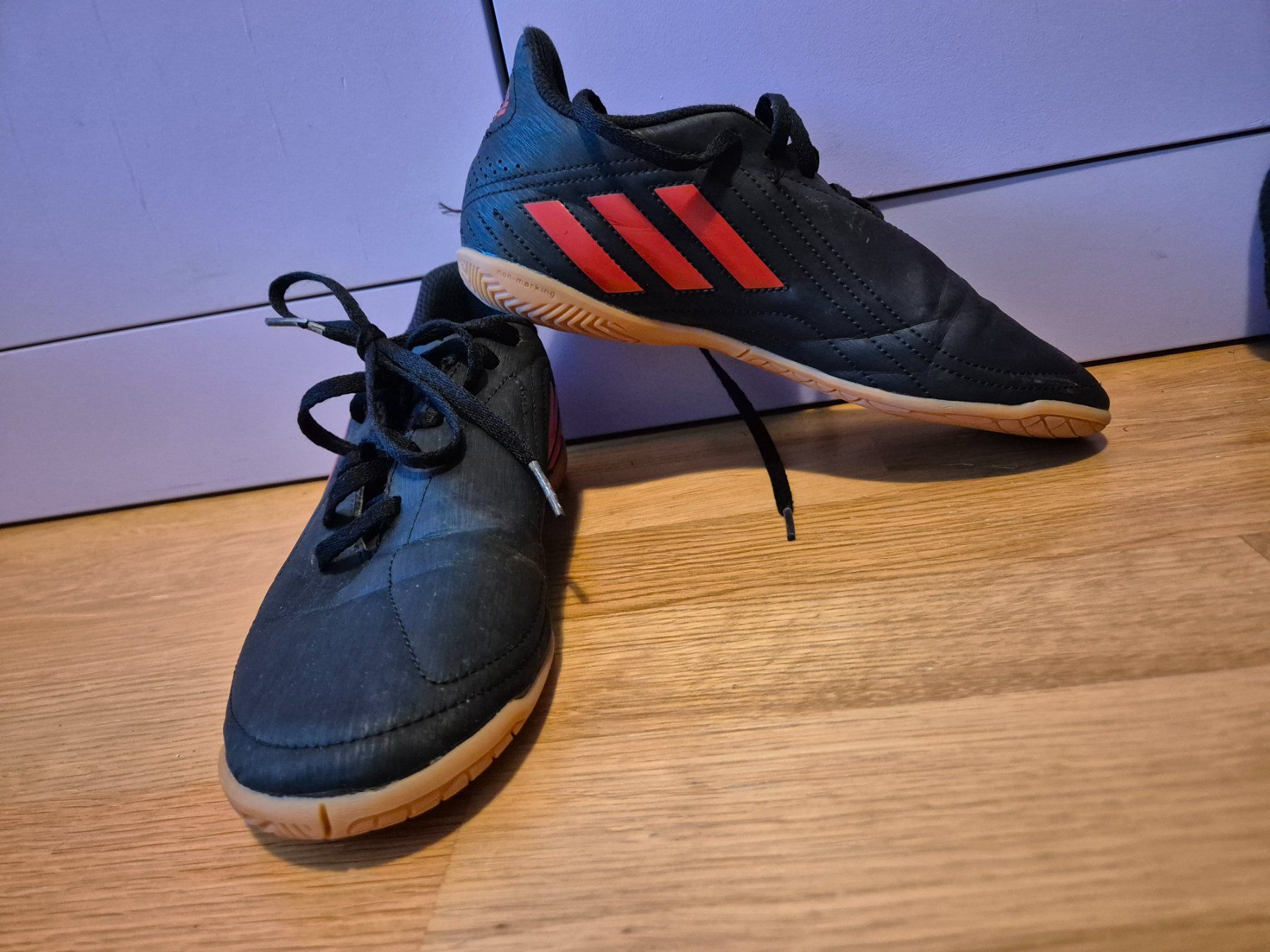 Adidas Scarpe per ragazzi: Adidas Hallenschuhe Grösse 37 – Usato da Greifensee venduto da Misheru