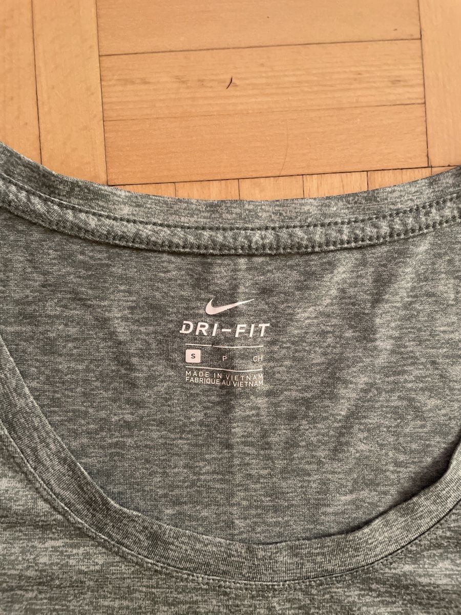 Nike T-Shirts: Nike Dri-Fit Shirt S – Gebraucht aus Basel von pilzliii 4