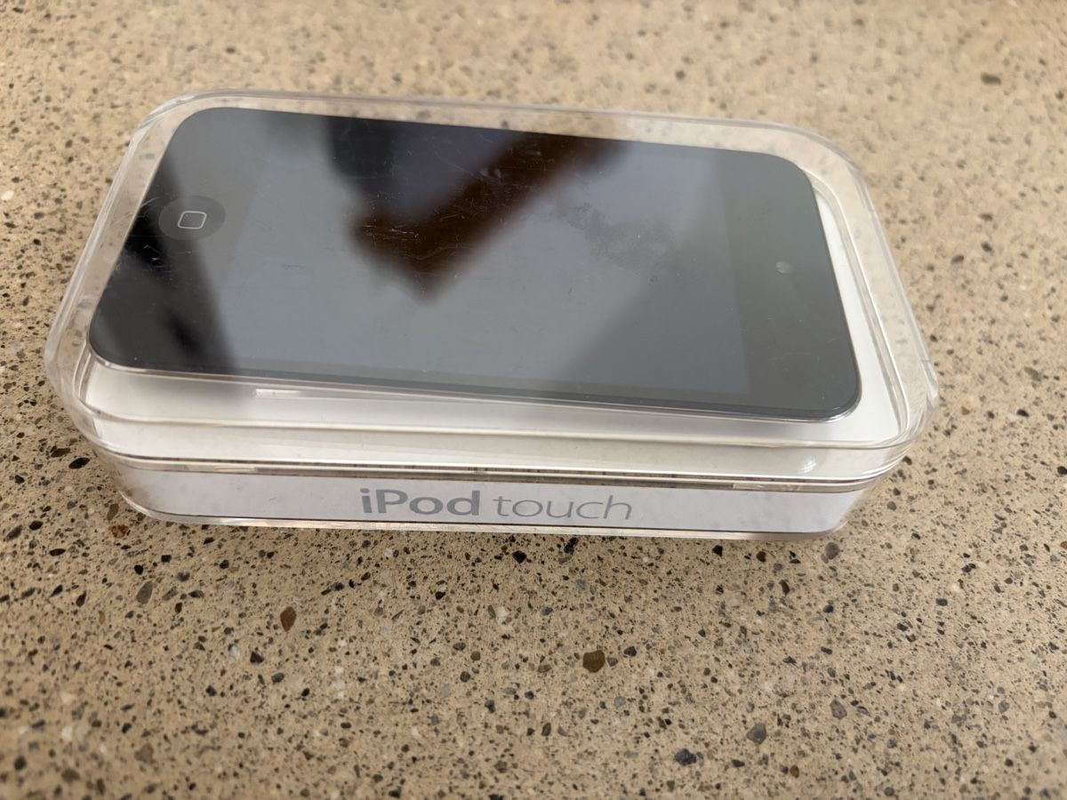 Apple Lettore multimediale portatile: Apple iPod Touch 4. Generation, guter Zustand – Usato da Stäfa venduto da tigeratti 2