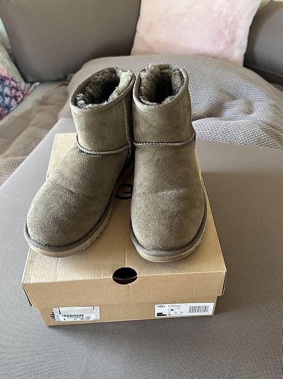 Scarpe da donna: UGG Boots Mini Gr.39 wie neu – Usato da Stäfa venduto da DearDarling 4