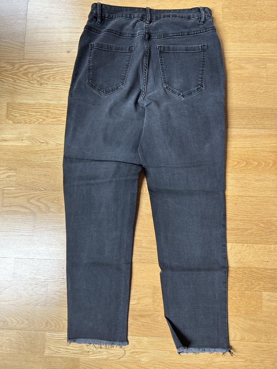 Pimkie Jeans: Jeans noir sans ourlet T 44 – Usato da Daillens venduto da guisepa