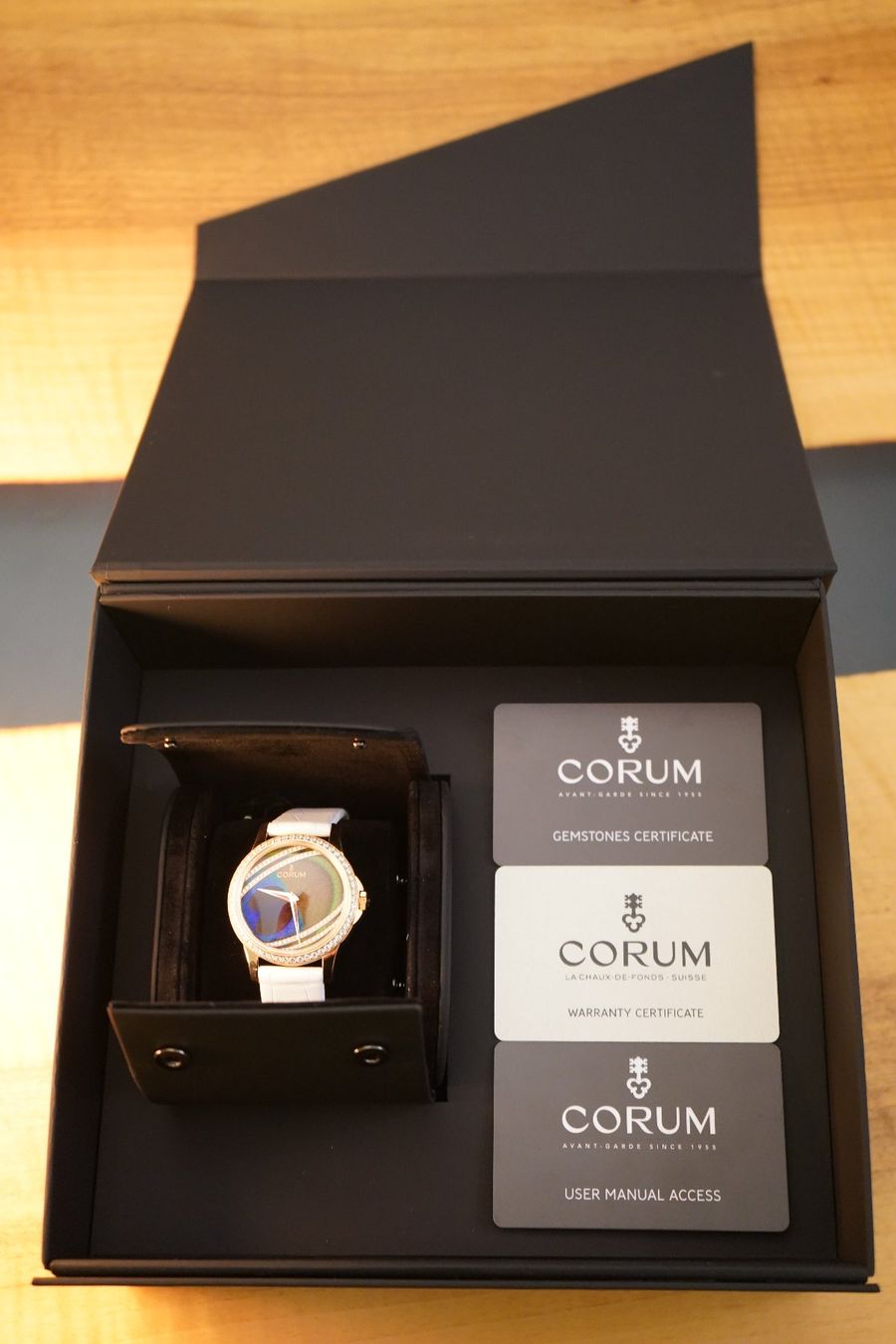 Corum Uhren: Artisans Feather 18K Gold with Diamonds full set – Neu und originalverpackt aus Zürich von MatthiasBruetsch 4