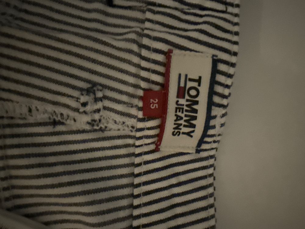 Tommy Hilfiger Pantalons: Tommy Hilfiger Jeans Shorts, gestreift, Gr. 25, Sommer – D'occasion à Schindellegi par butterfly242011 2