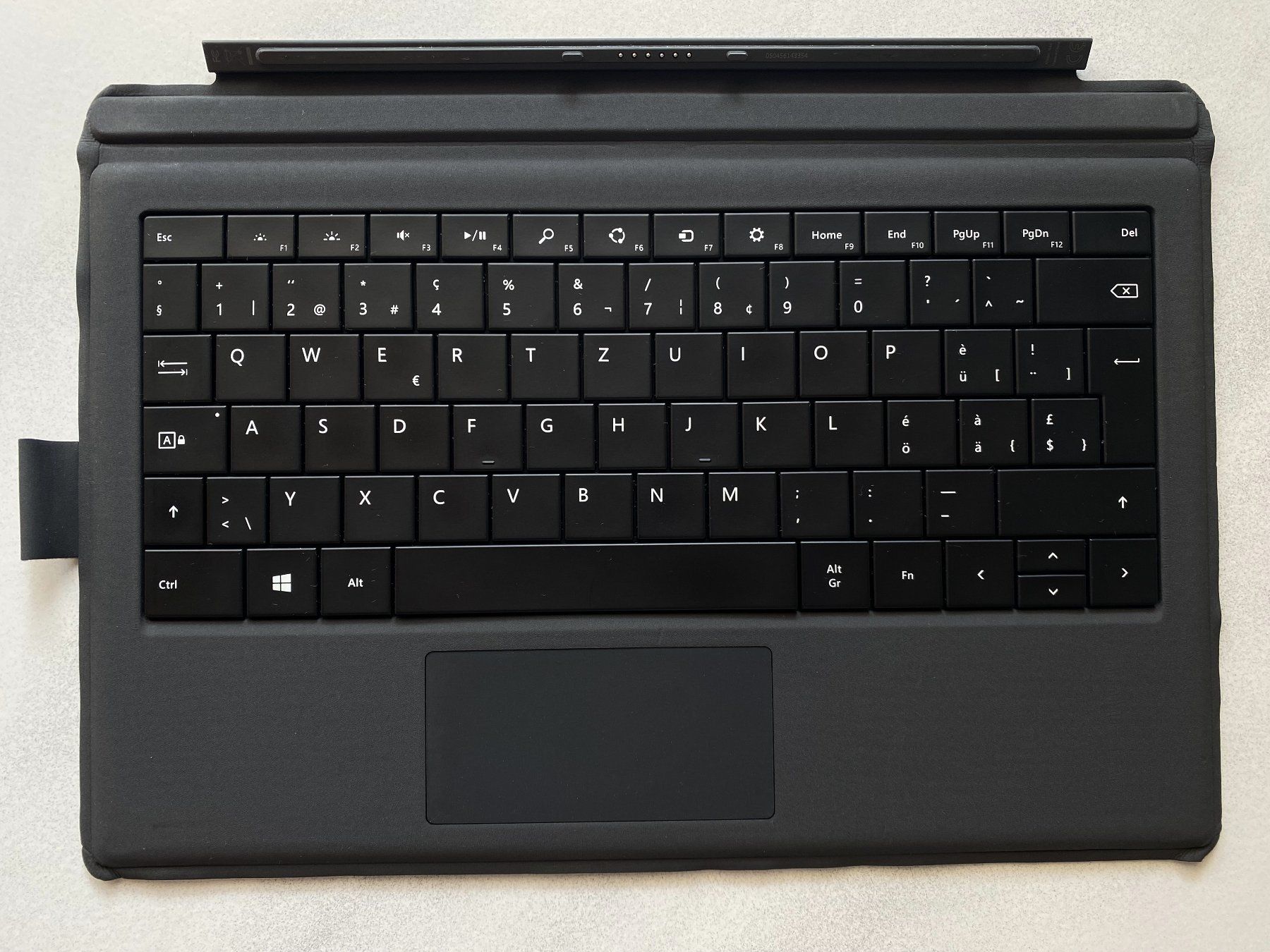 Microsoft Covers & Taschen: Microsoft Surface 3 Type Cover 1644 schwarz CH-Layout – Gebraucht aus Wetzikon ZH von BackToRetro