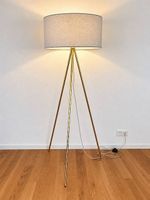 Tripod Stehlampe mit Stoffschirm