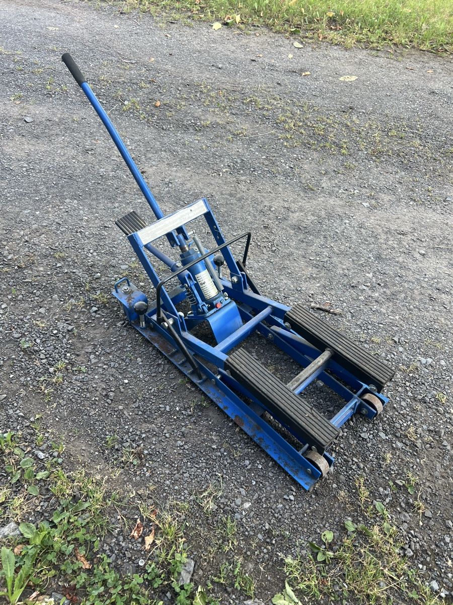 Piattaforme elevatrici: Motorradheber  Tegro AG 680kg  – Usato da Immensee venduto da Imba6 1