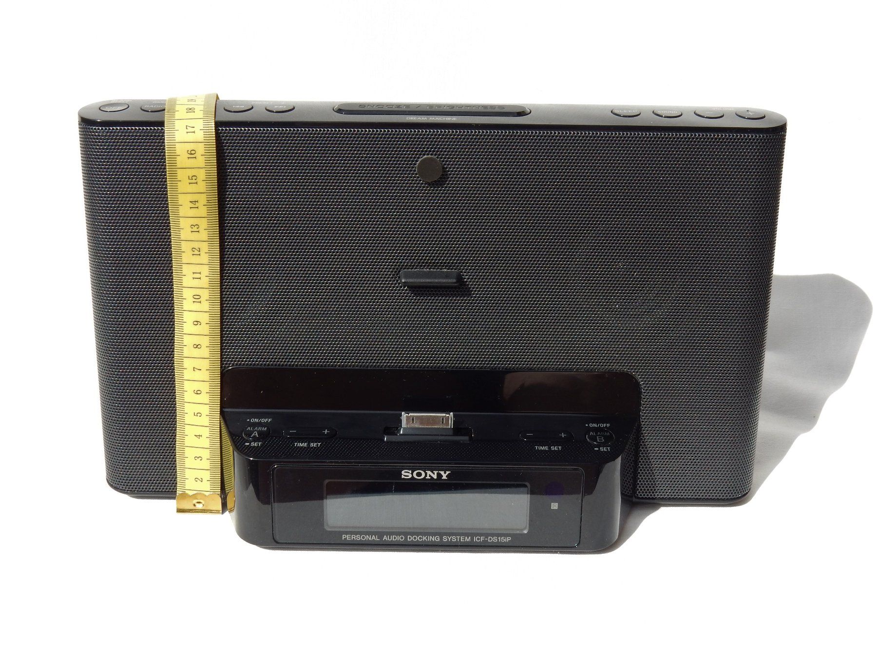 Docking station: **SONY ICF-DS15iP Radiowecker iPod/iPhone Docking Station** – Usato da Zürich venduto da Holzbolzen 7