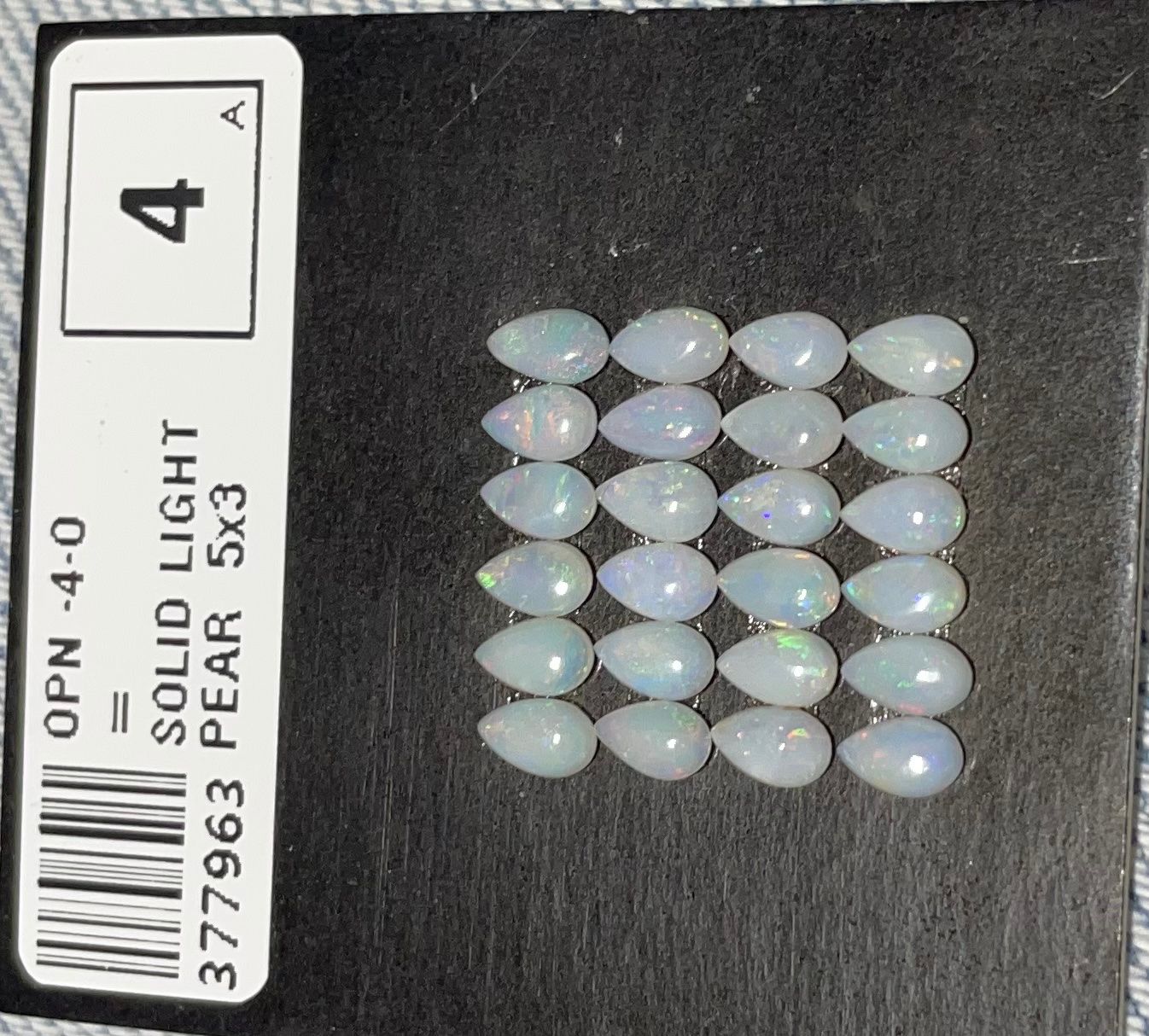 Fossili: 24 Stk  Cabochons Opal echt winzig neu – Nuovo e nell'imballaggio originale da Leuggern venduto da gemshow 3