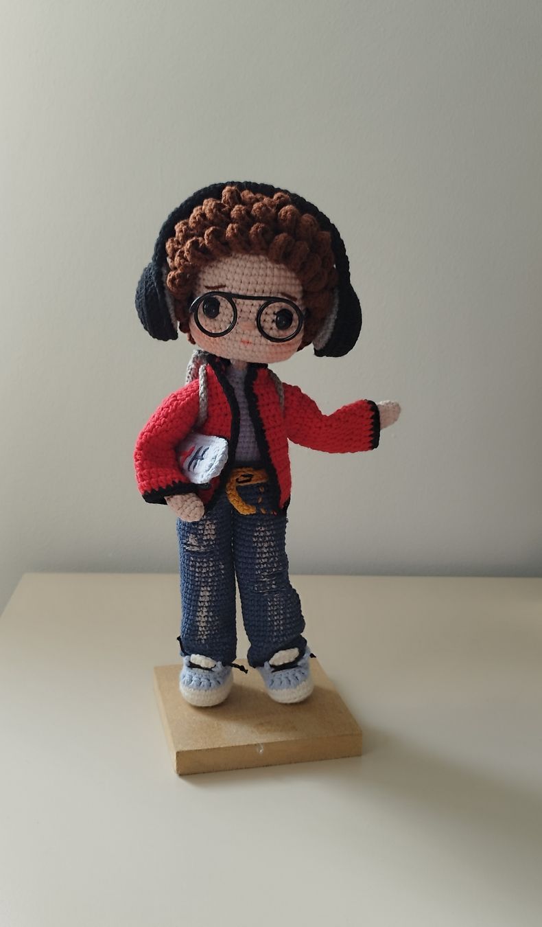 Bambole: Handmade Crochet Boy Doll with Accessories - New - – Nuovo e nell'imballaggio originale da Arnex-sur-Orbe venduto da can_97vn 9