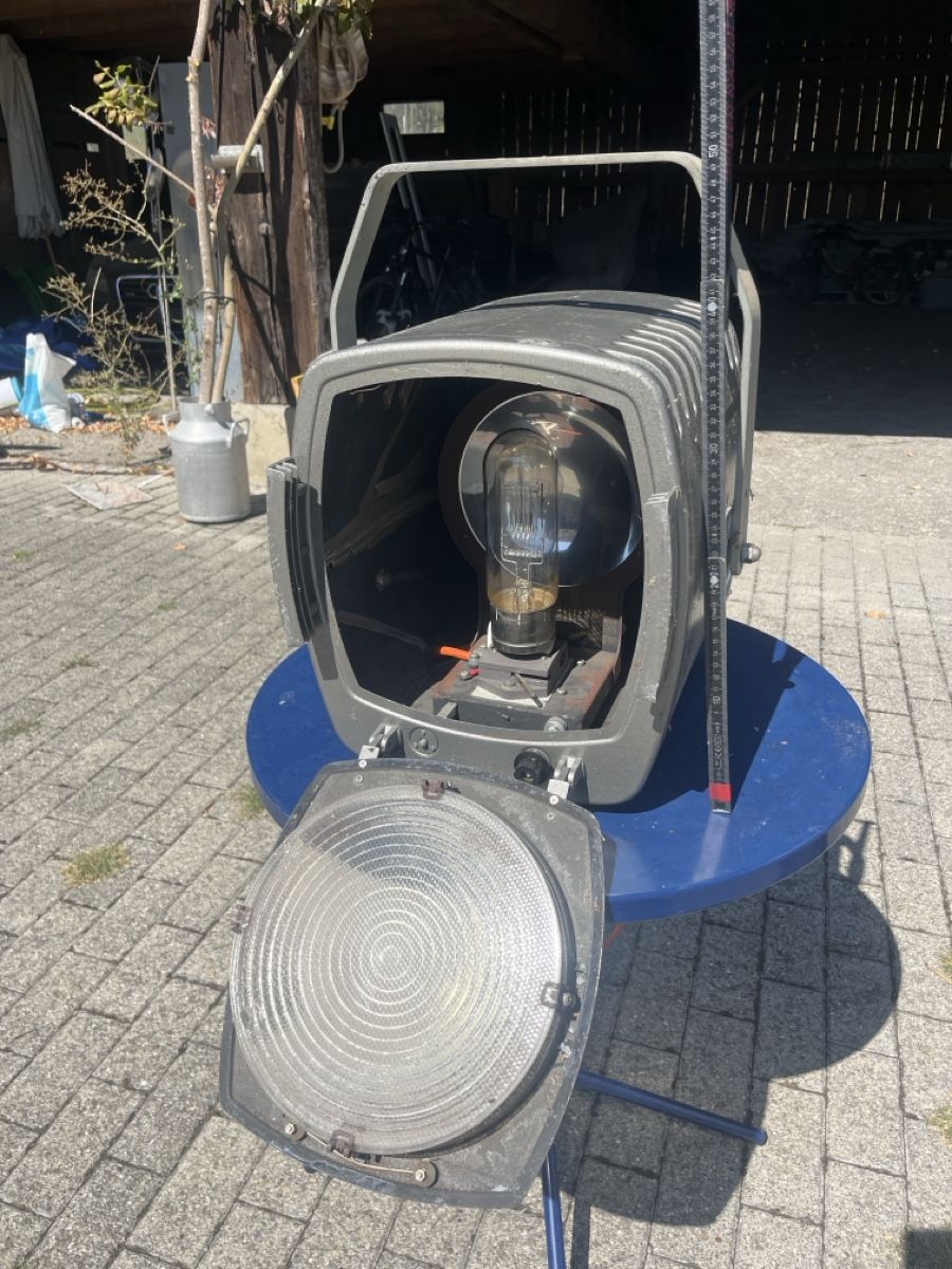 Lampen: Engel-Fresnel-Scheinwerfer – Gebraucht aus Lohn-Ammannsegg von samuschmid