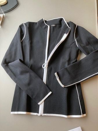 Modische GUESS Damenjacke Grösse S