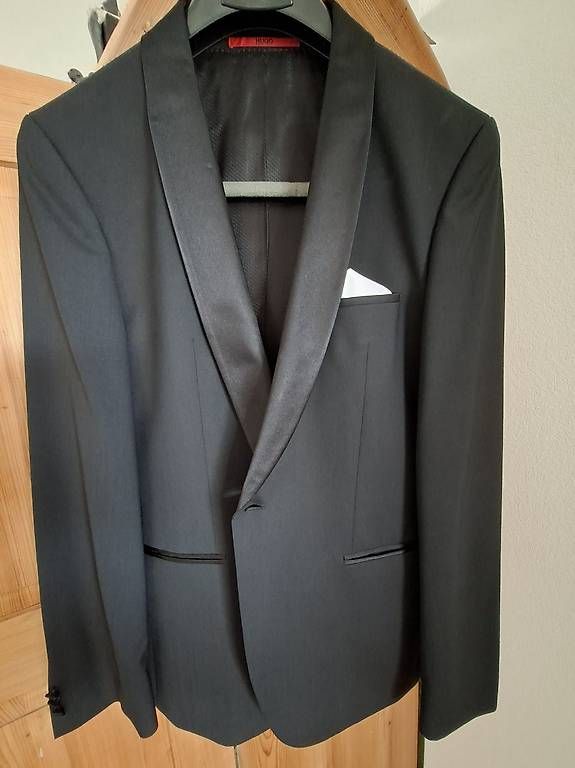 Costumes: Smoking Hugo Boss – D'occasion à Hildisrieden par rotroesi 4