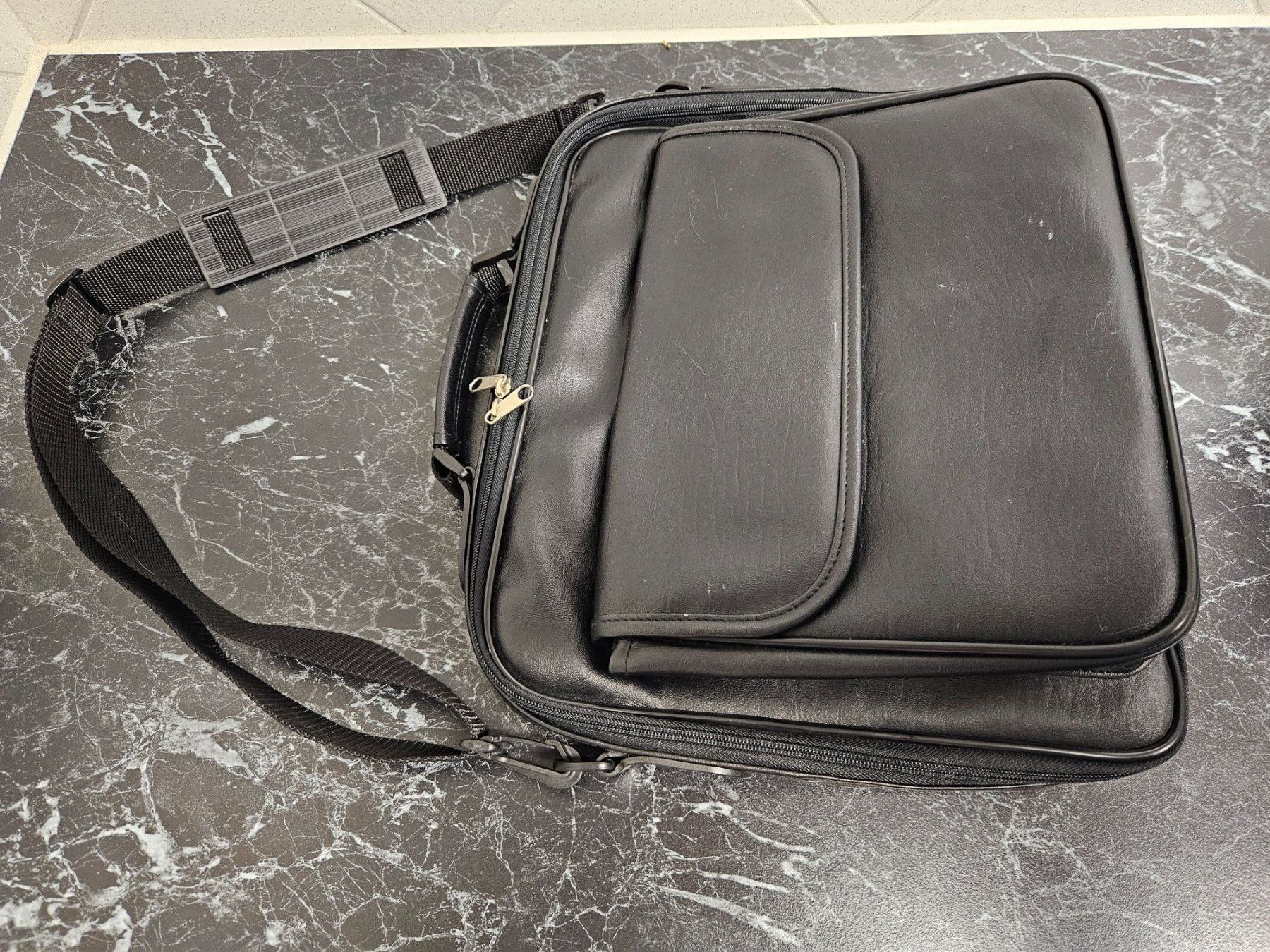 Valigie & Borse: Schwarze Businesstasche / Laptoptasche – Usato da Hergiswil NW venduto da Anita-Maria 2