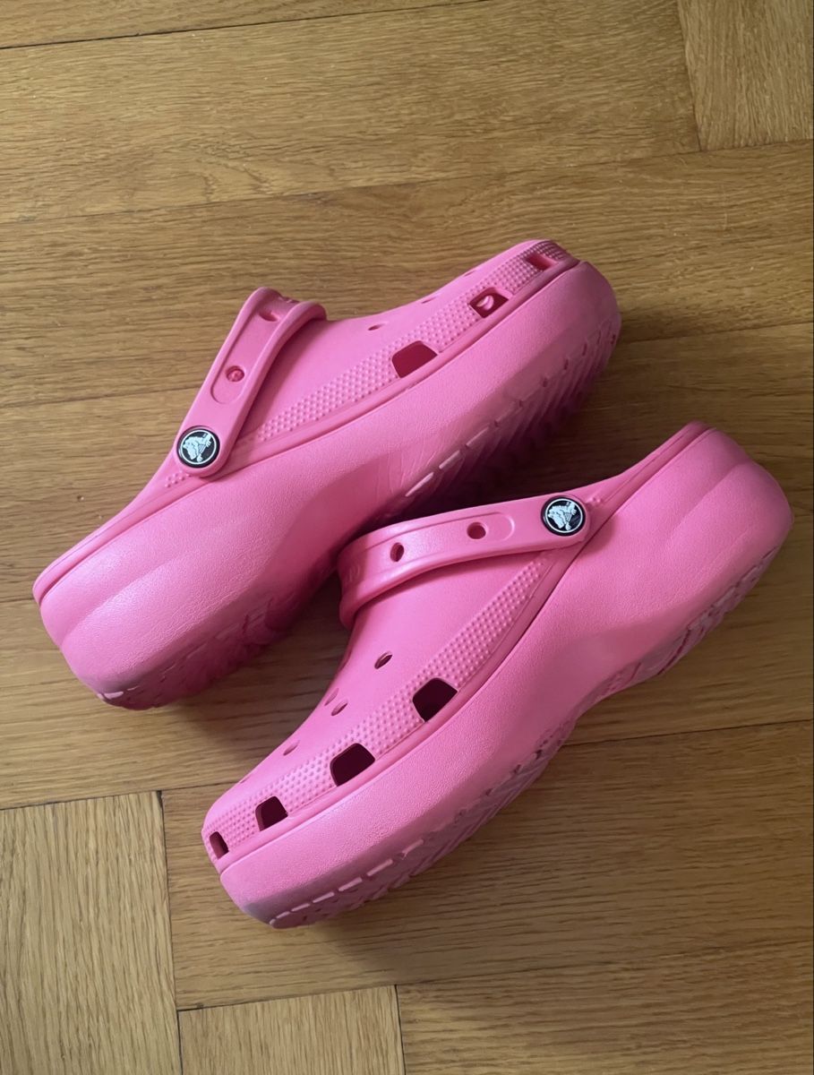 Crocs Chaussures hommes: Crocs pink W8 38-39 – D'occasion à La Tour-de-Peilz par Simone_ 1