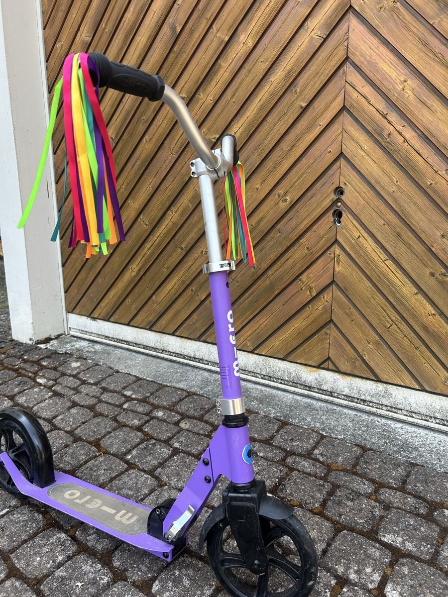 Micro Kickboard: Micro Scooter Violett mit Zötteli – Usato da Aegerten venduto da CeliKo 1